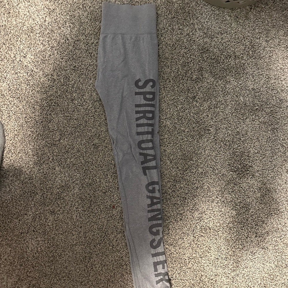 Spiritual gangster size small leggings